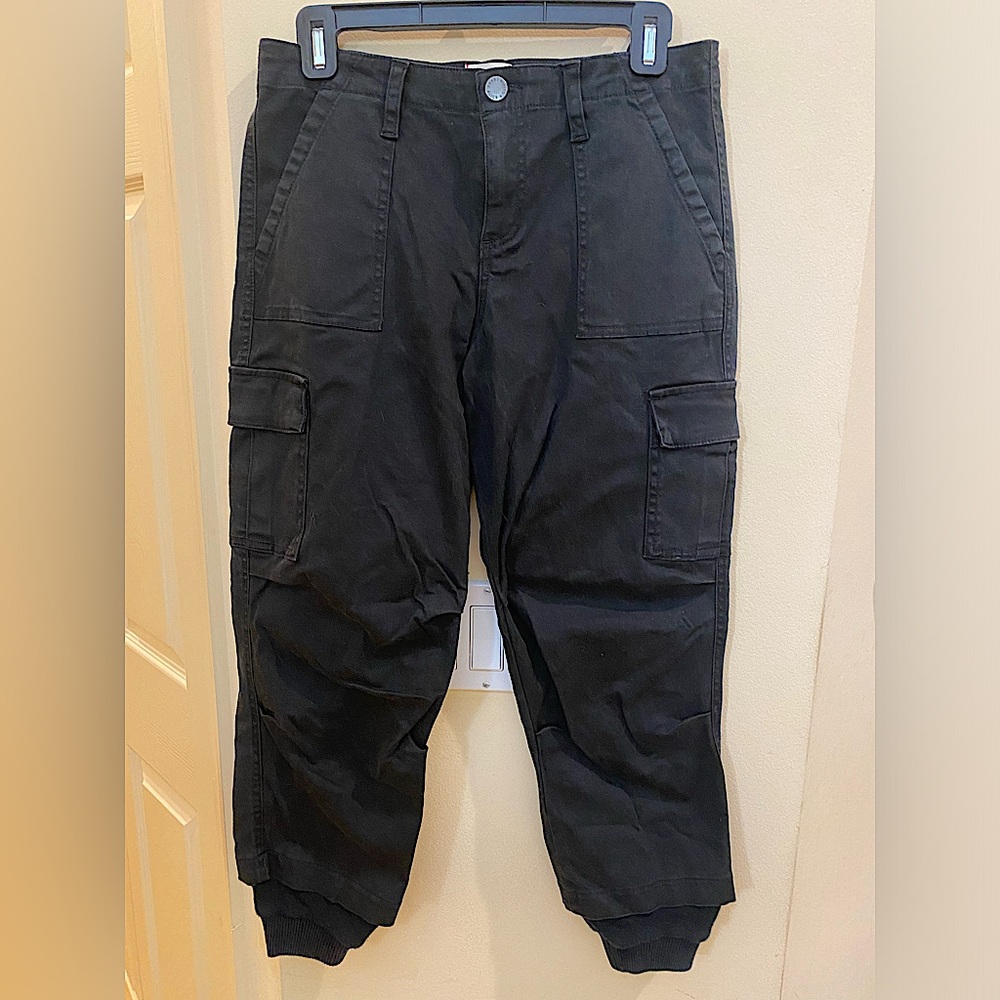 Black Alice and Olivia cargo capris